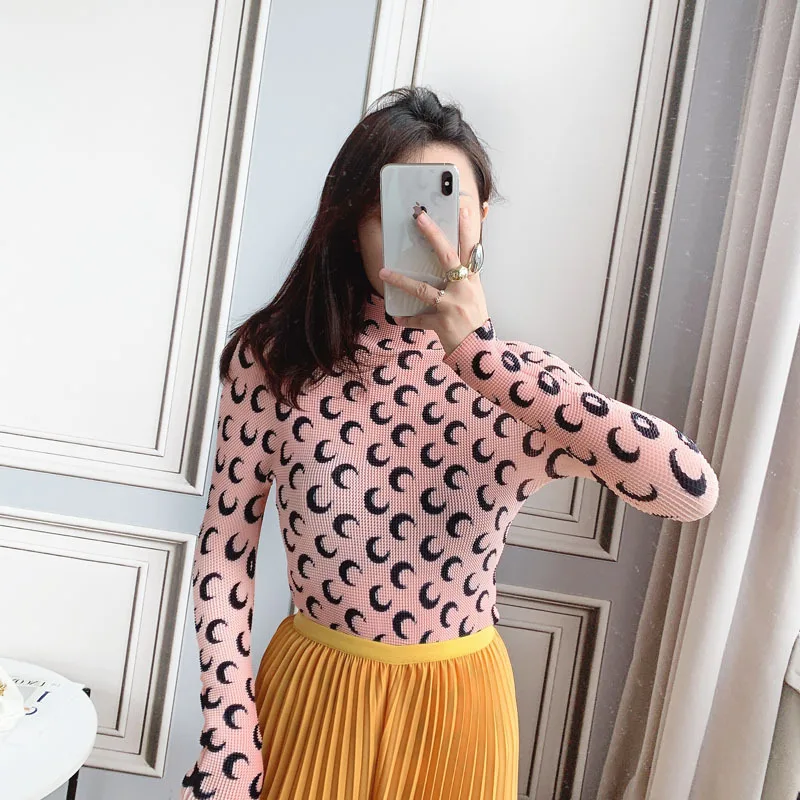 Miyake pleated aesthetic top women 2020 autumn winter moon print slim high elastic crop long sleeve T-shirt bottoming | Женская одежда