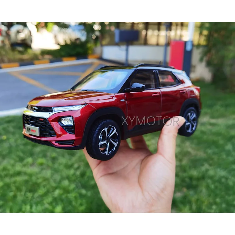

Модель автомобиля Diecast для Chevrolet TRAILBLAZER RS 1/18, игрушки для мальчиков и девочек, подарок, коллекционный дисплей, красный металл, пластик, резина
