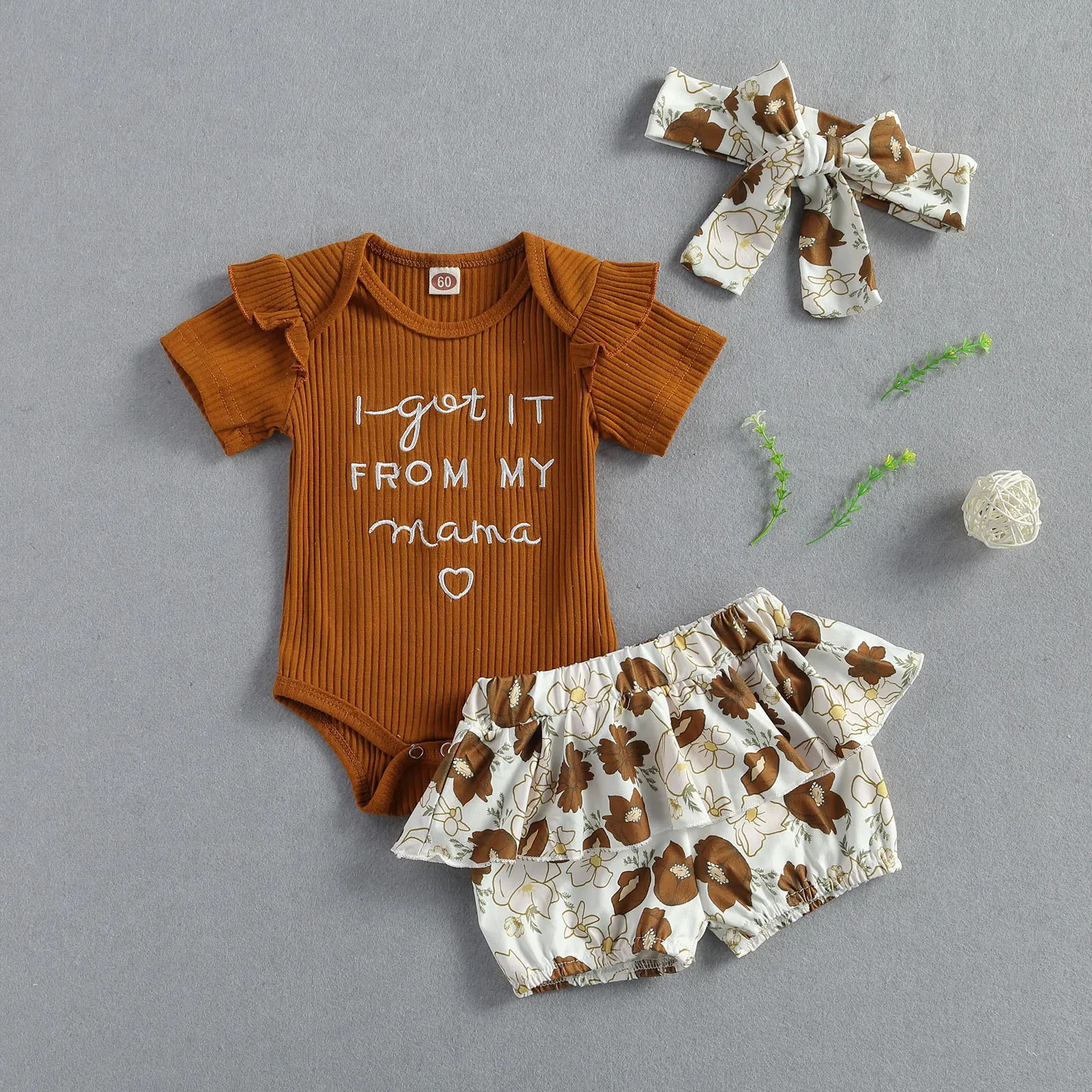 

Newborn Baby Girls 3-piece Outfit Set Short Sleeve Letter Print Romper+Floral Print Shorts+Headband Set
