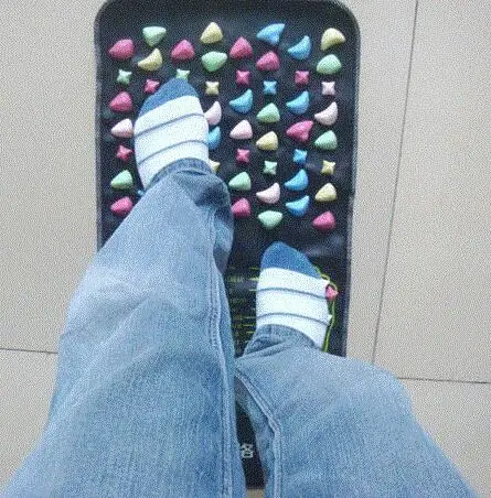 Массажная подушка для ног удобная массажа стоп с имитацией гальки дорожная