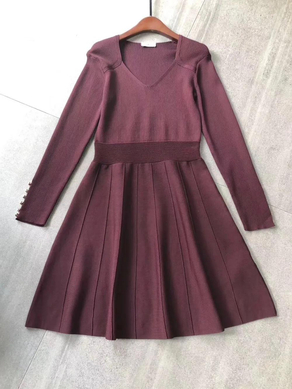 autumn and winter new V neck short-sleeved pearl buckle women Claret knitted dress
