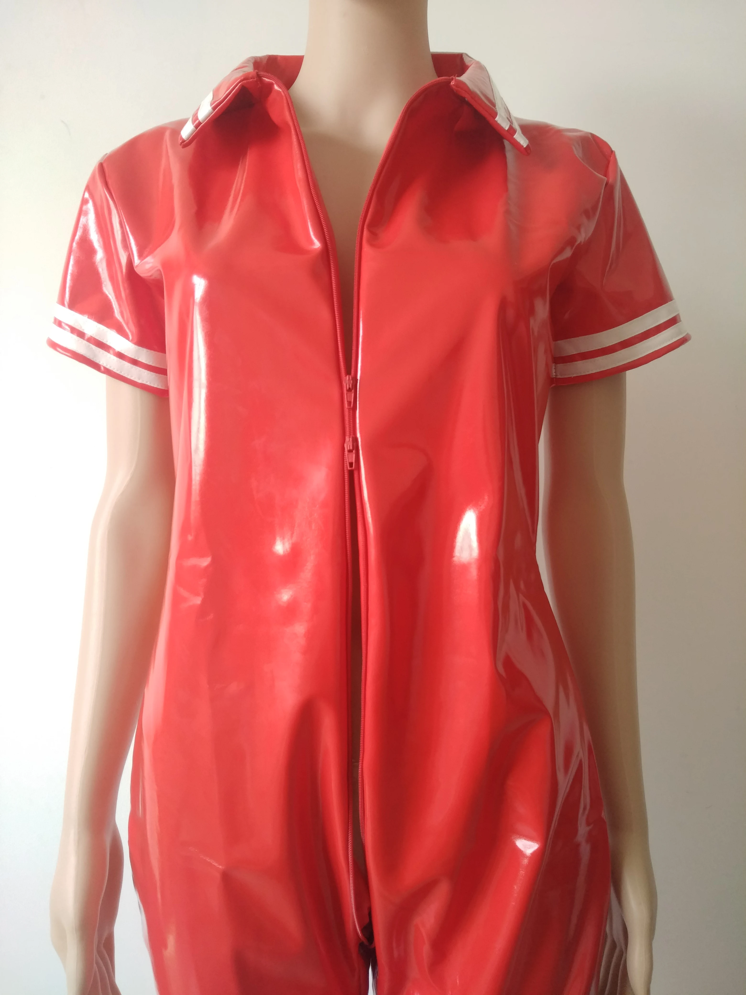 Женское сексуальное боди с белыми полосками из искусственной кожи мокрым