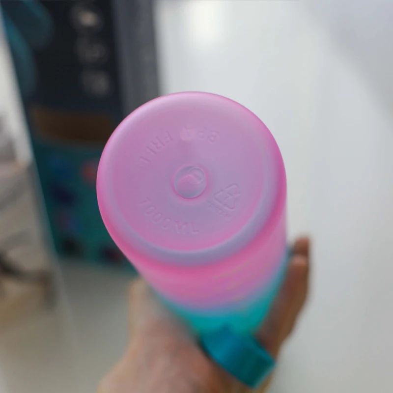 Бутылка для воды ZORRI Lunidry с соломинкой Спортивная фитнеса градиентная 1 л