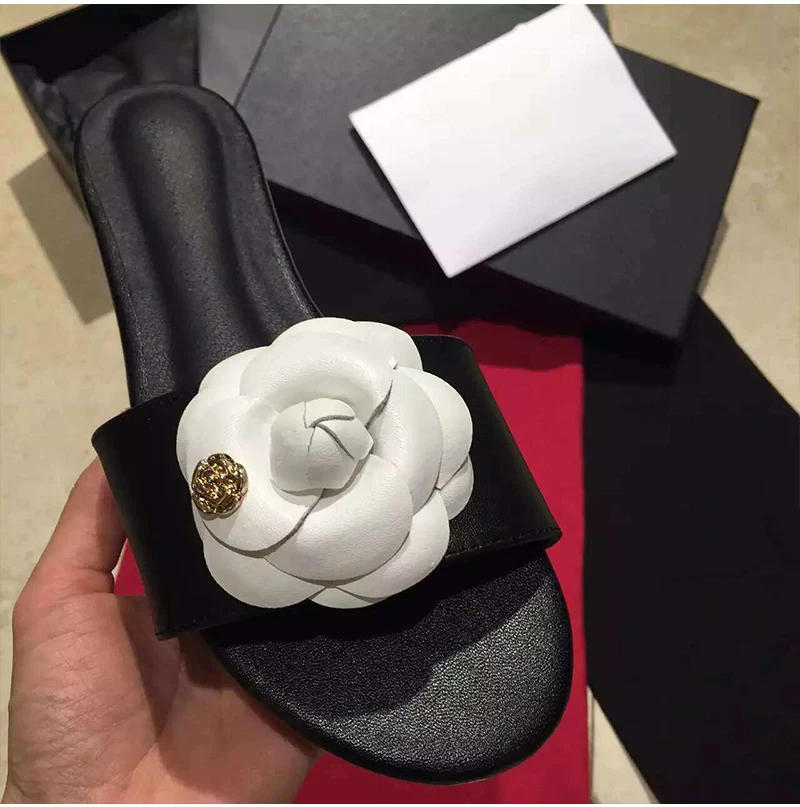 

2021 Summer New Flower Docoration Women Slippers Runway Brand Genuine Leather Flats Shoes Girl Casual Beach Sandals Shoes