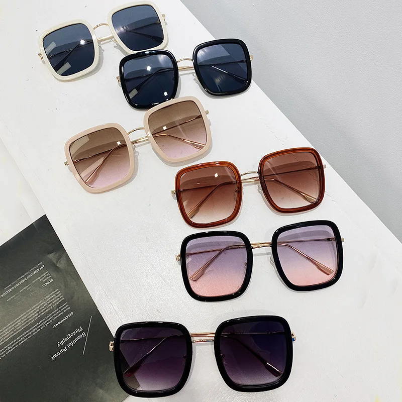 

OLOEY New Gradient Sunglasses Women Elegant Large Square Metal Eyewear Brand Designer Black Glasses Driving Vintage UV400 Oculos