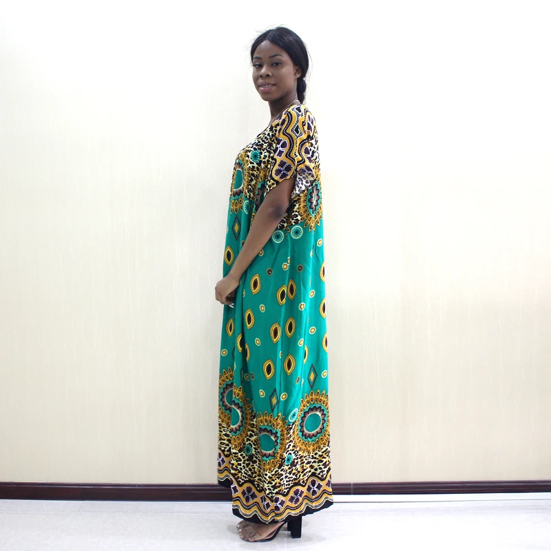 Женское платье с шарфом зеленое из чистого хлопка круглым вырезом и коротким