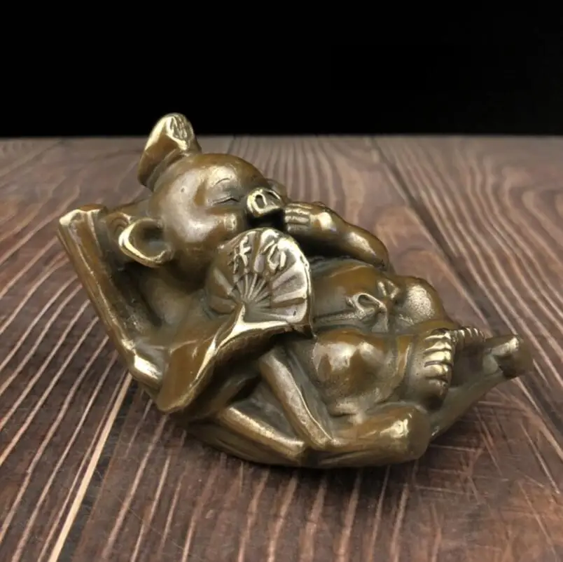 

Статуэтка из латуни с откидывающейся спинкой