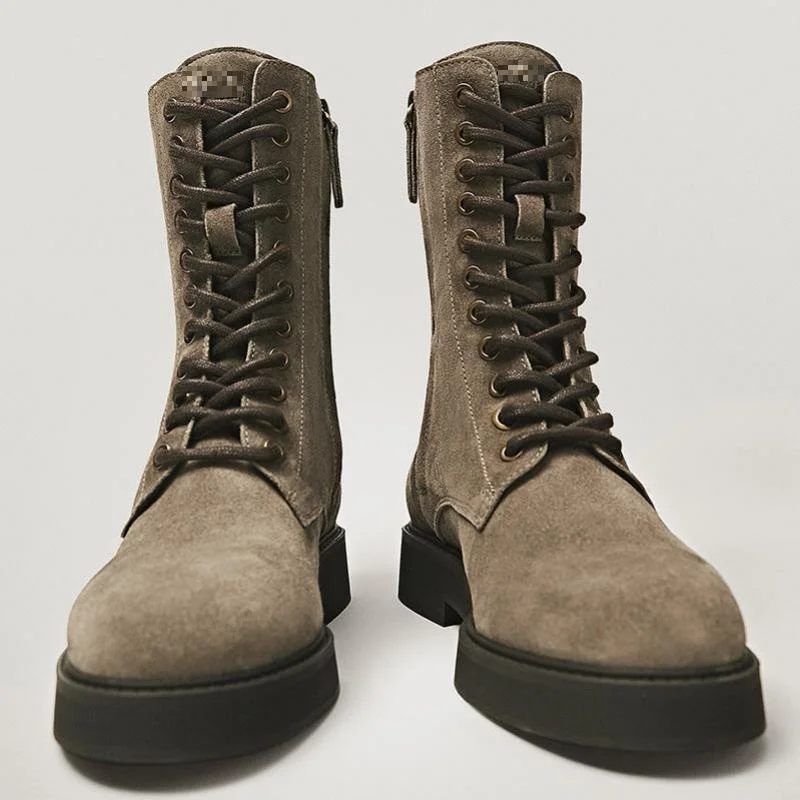 

Женские ботинки из натуральной замши на плоской подошве с боковой молнией и шнуровкой