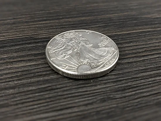 Triad монеты (Walking Liberty Half Dollar gimick) магические трюки сцена крупным планом