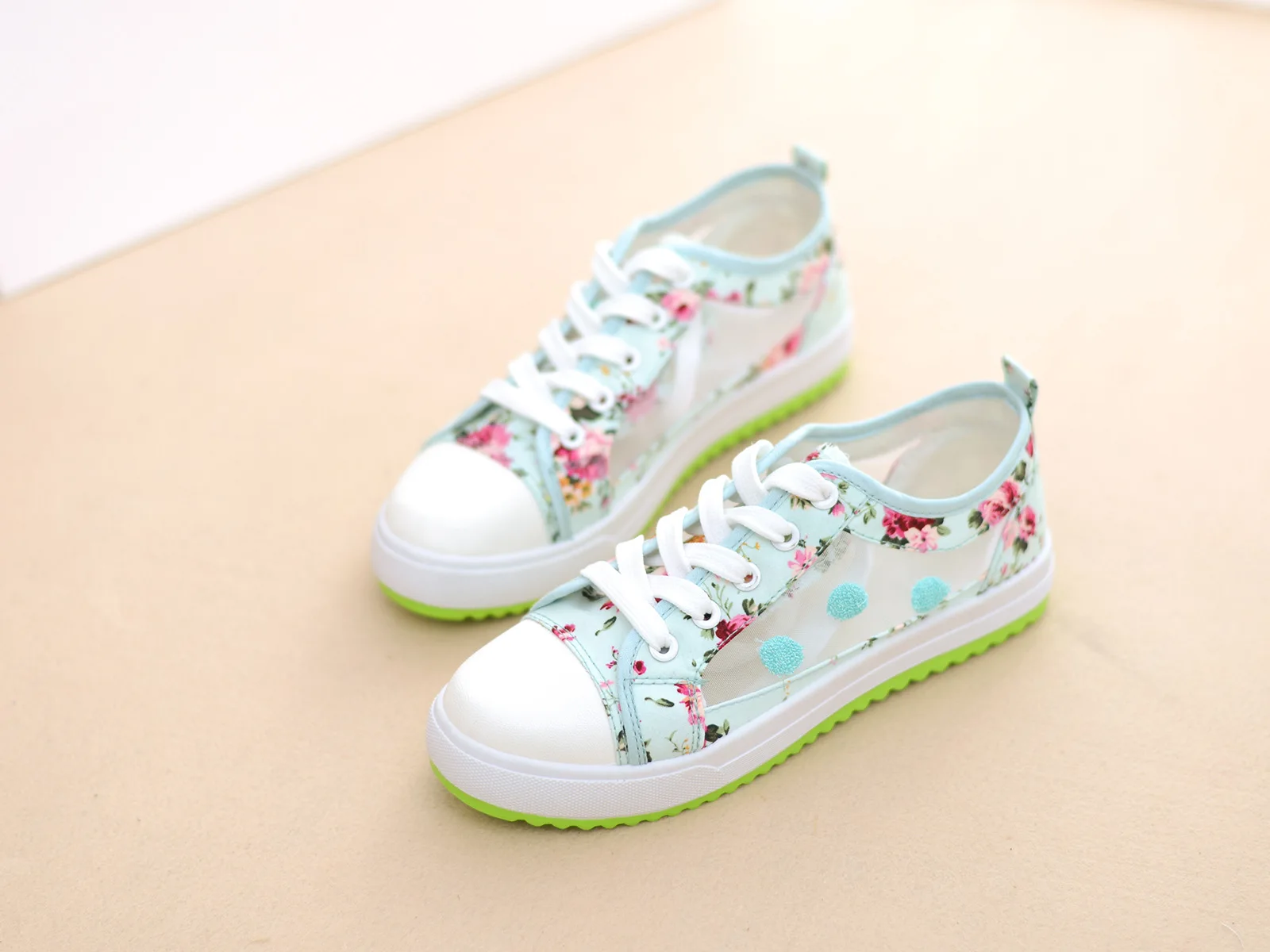 Новинка года; белые туфли на танкетке; женские Сникеры на платформе; tenis feminino; повседневная женская летняя парусиновая обувь; zapatos De Mujer