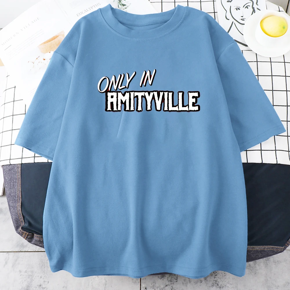 

Женская футболка с принтом только в Amityville, летняя Милая одежда, дышащие винтажные футболки, простые повседневные футболки для женщин