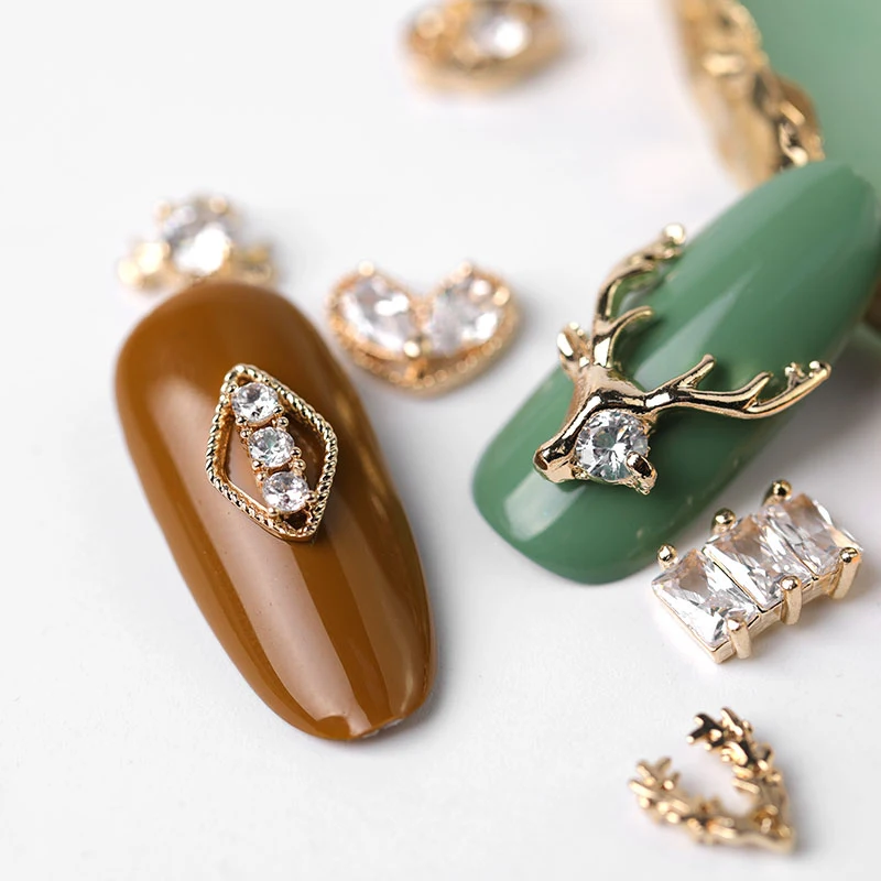 2 шт./упак. Цвет: Золотой металлическая отделка ногтей Стразы камней смешанных