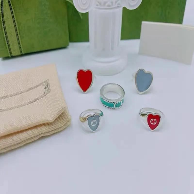 

Кольцо из серебра 925 пробы с эмалью и надписью G