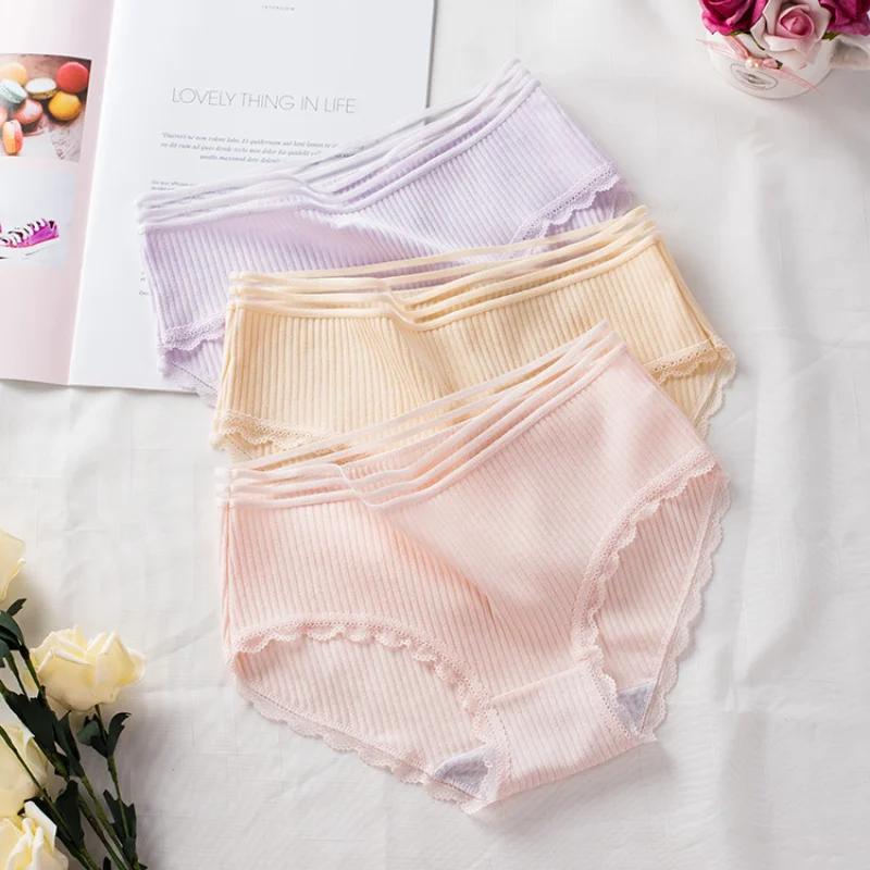 

2021 Popular Female Brief Mid-waist Lace Hollow Lady Underwear Sexy Threaded Underpants Cotton Cloth Trend Women Simple Panties