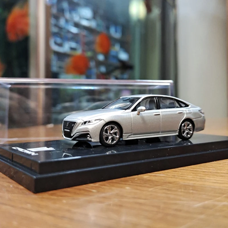 

1:64 Toyota Crown CROWN RS Advance 2.0 Alloy Car Model Collection Decoration Gift