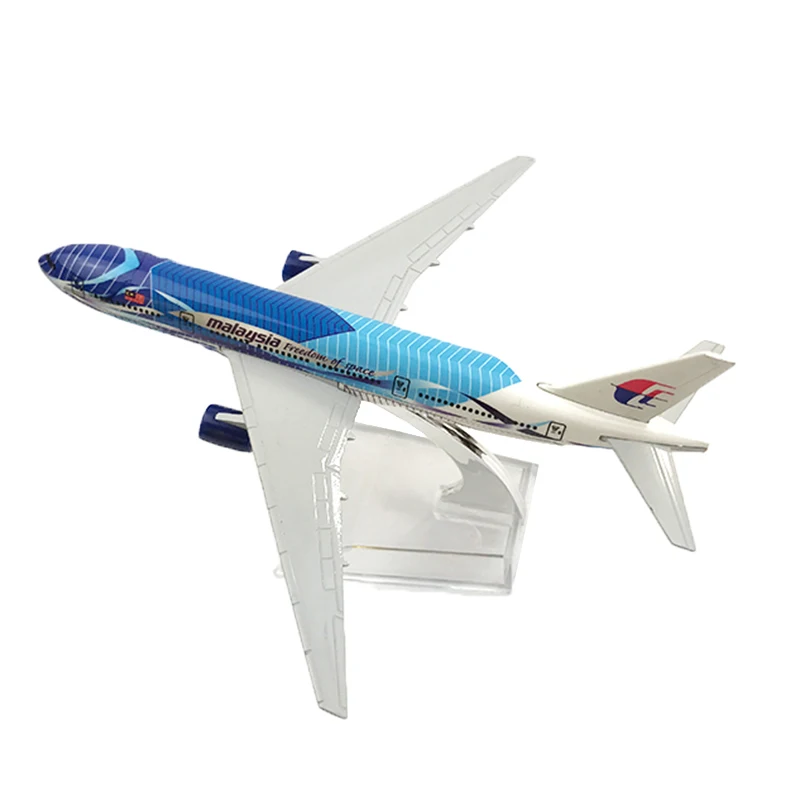 1/400 масштаб сплав самолет Boeing 777 Малайзия 16 см сплав самолет B777 модель игрушки для детей подарок для коллекции