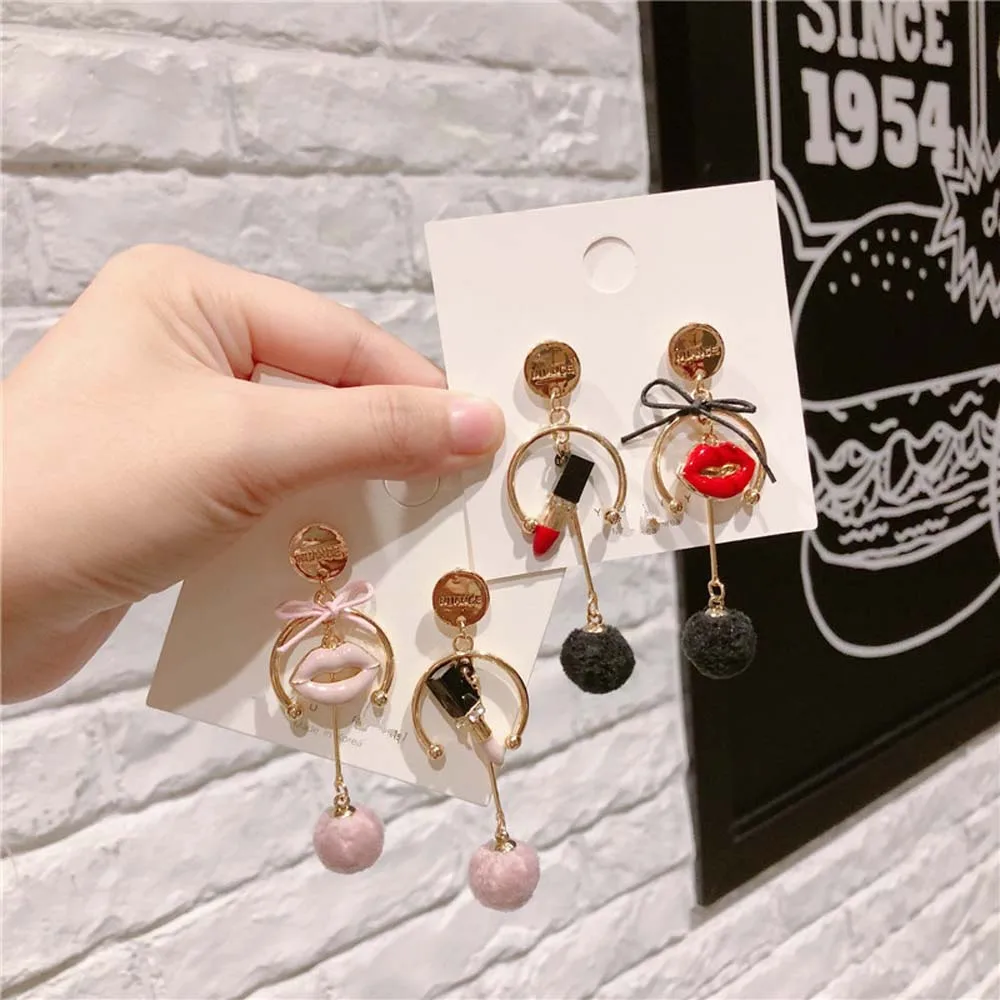Модные брендовые серьги с помадой и губами осенне-зимние асимметричные шариком