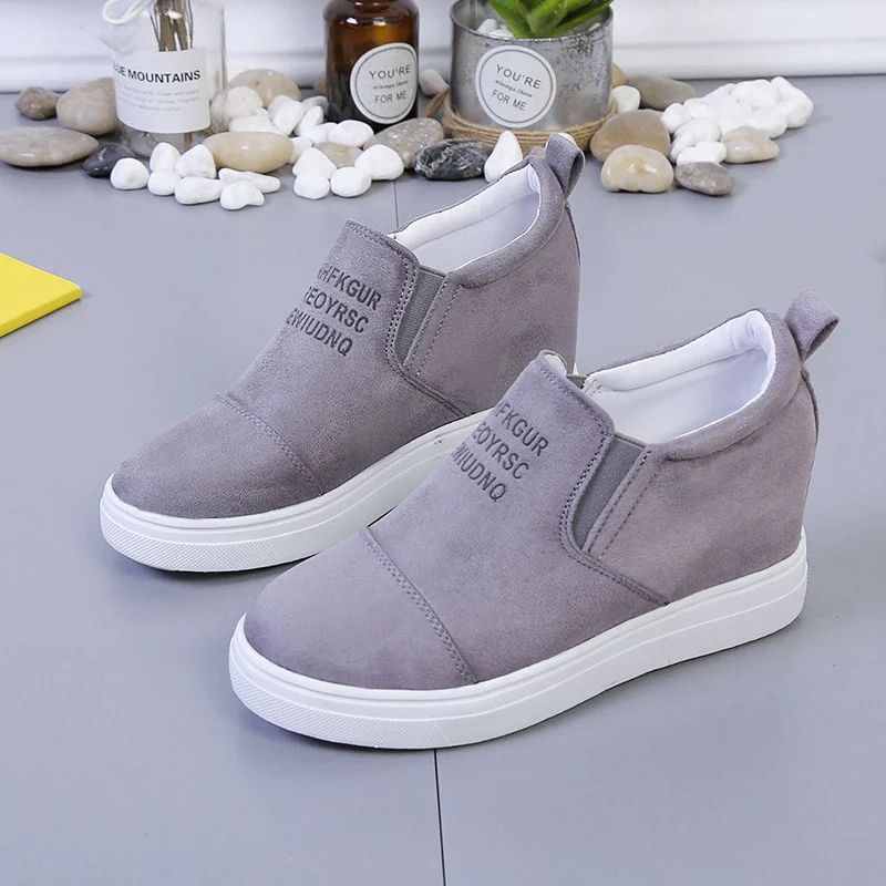 Женские кроссовки из ПУ кожи без шнуровки на платформе Вулканизированная