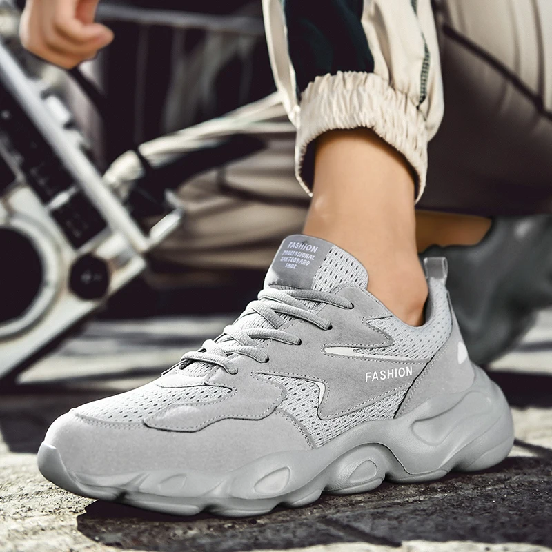 

2021 Spring Men's Sport Style Casual Sneakers Mesh Breathable Lace-Up Fashion Tread Men Running Shoes Black Solid Flat Outside