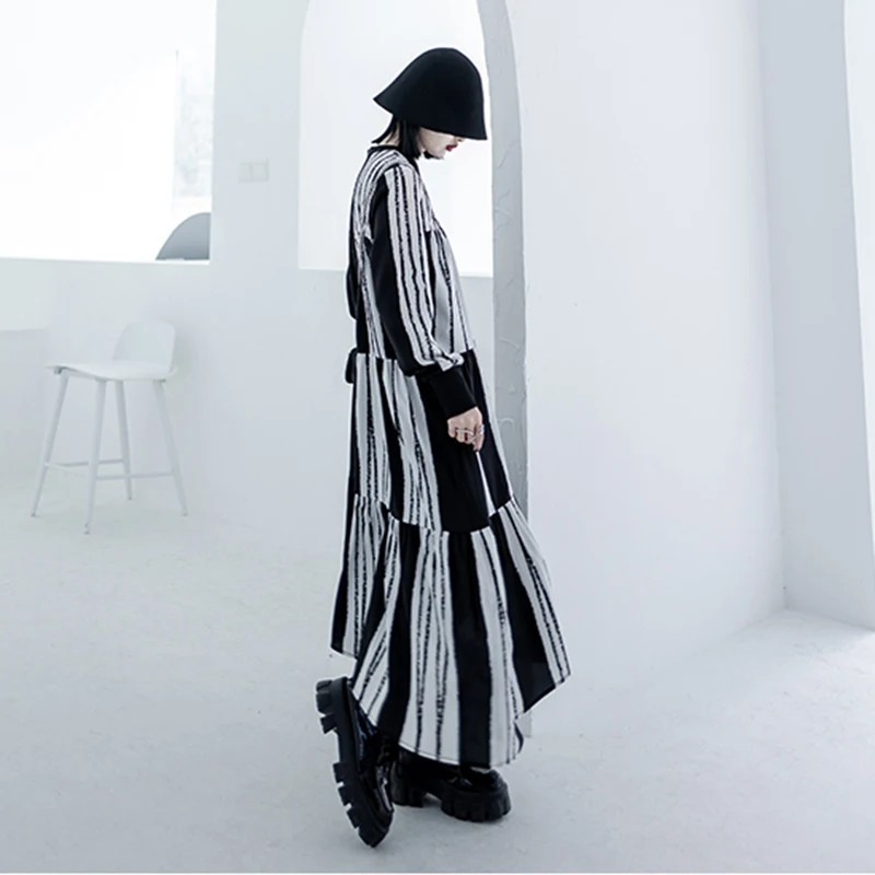 

[EAM] Women Irregular Contrast Color Long Dress New Round Neck Long Sleeve Loose Fit Fashion Tide Spring Autumn 2021 1DD3113