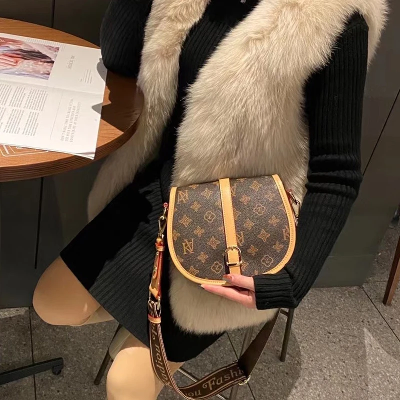 

Genuine Leather Women Saddles 2021 New Fashion Single Shoulder Bags Ladies Fashionel Purse and Handbag V Bags In Luxury Handbags