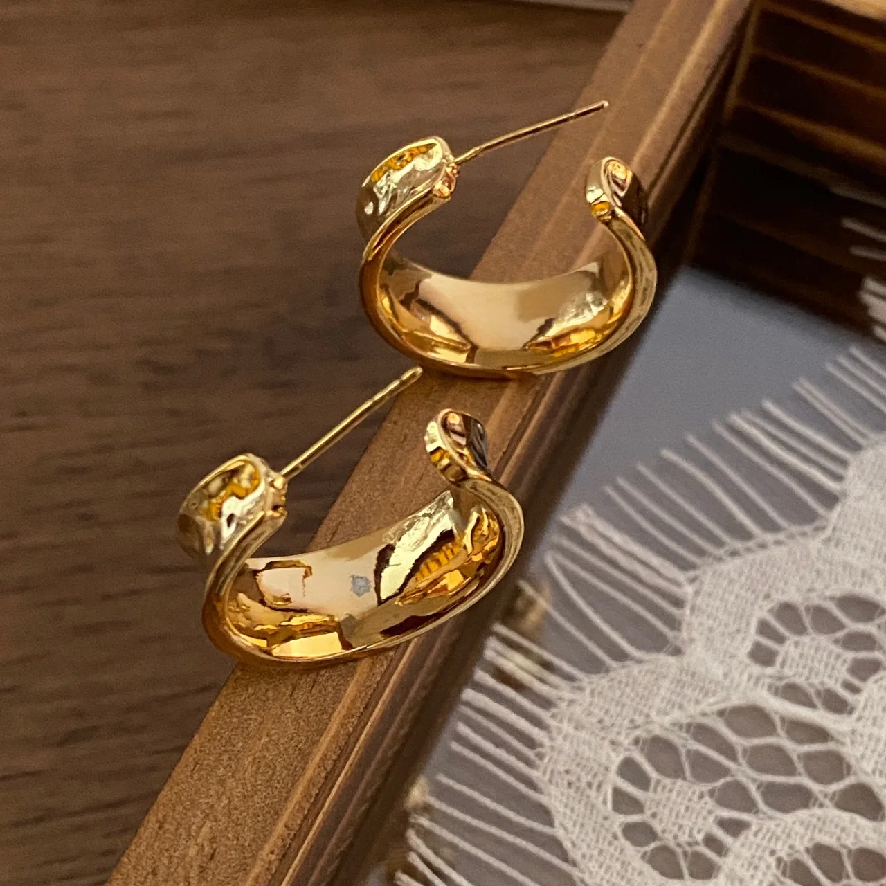 

2021 Fashion New Temperament, Advanced Atmosphere, Cold Wind, C-Shaped Geometric Twisted Women's Earrings