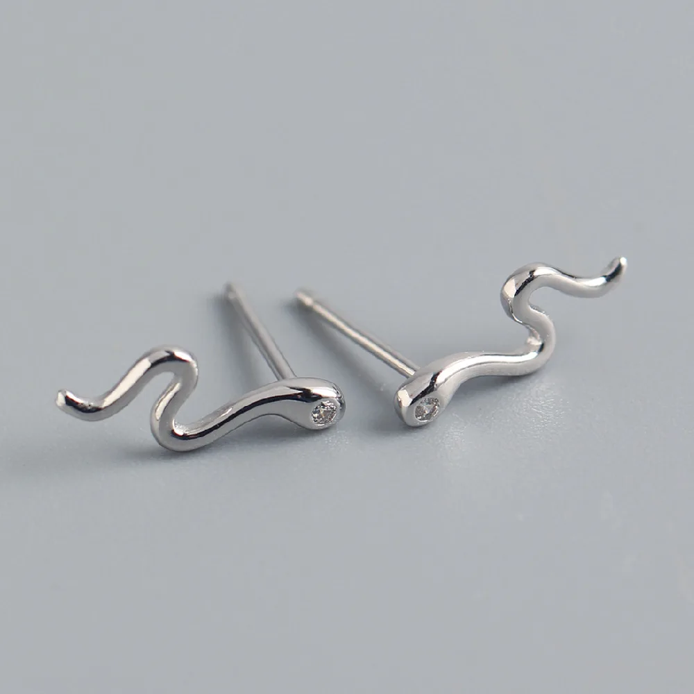 Женские серьги-гвоздики из серебра 925 пробы с гладкой змеей/бабочкой | Украшения и