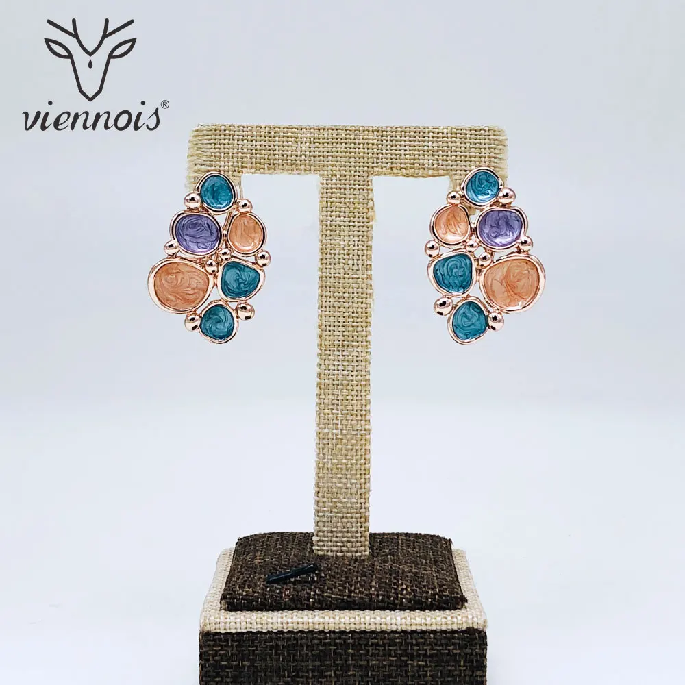 Женские серьги-гвоздики с эмалью золотистого цвета | Украшения и аксессуары