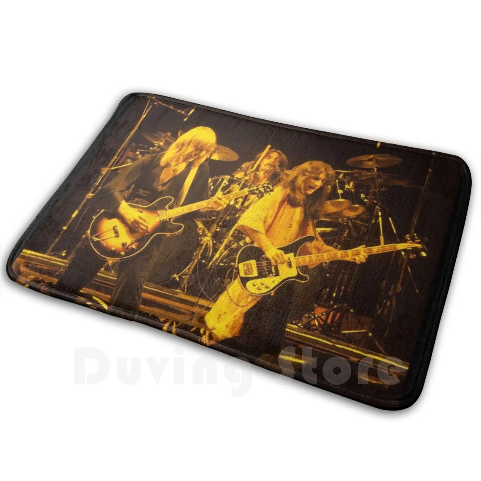 Коврик желтого цвета черный металлический в стиле панк