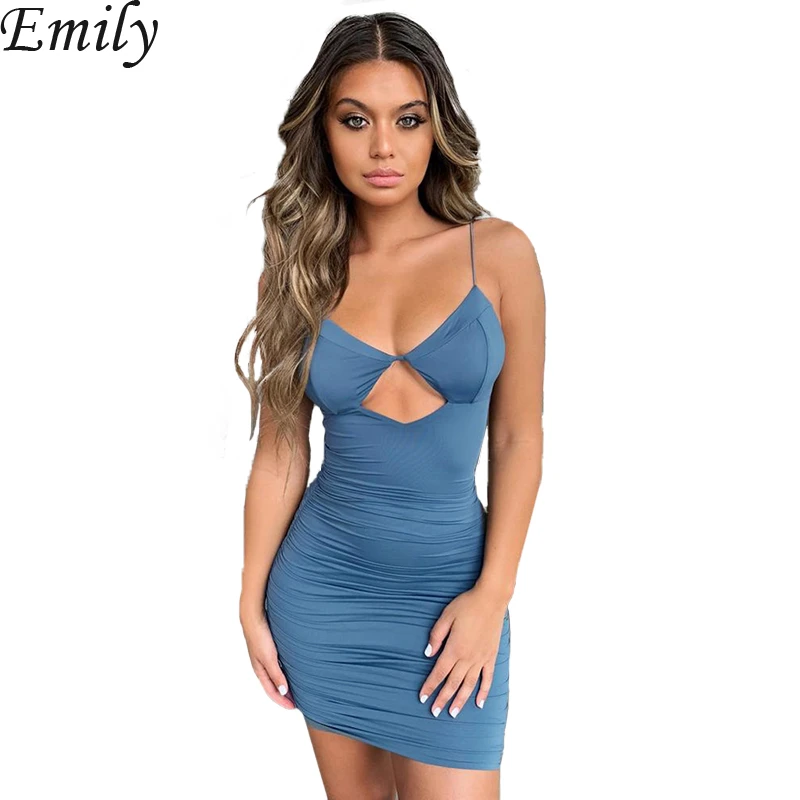 Женское облегающее платье на бретельках голубое вечернее миди без бретелек в
