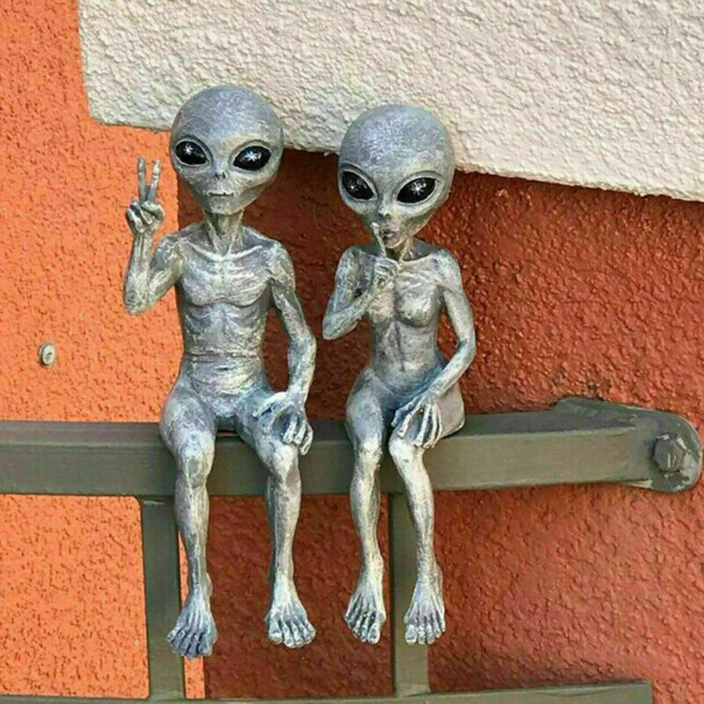

Outdoor Garden Decoration Courtyard Ornaments New Outer Space Alien Accessories Statue Martians Yard Garden Halloween Figurine