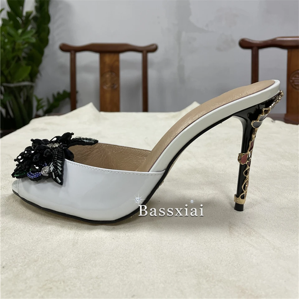 Женские атласные туфли на шпильке с открытым носком и стразами | Обувь