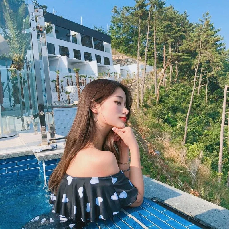 2021 new Japanese and Korean one-piece swimsuit women girls tube top shoulder ruffled hot spring swimwear