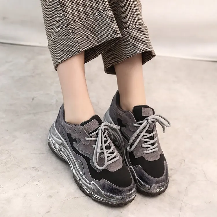 Женские замшевые кроссовки на платформе в стиле ретро цвет черный серый