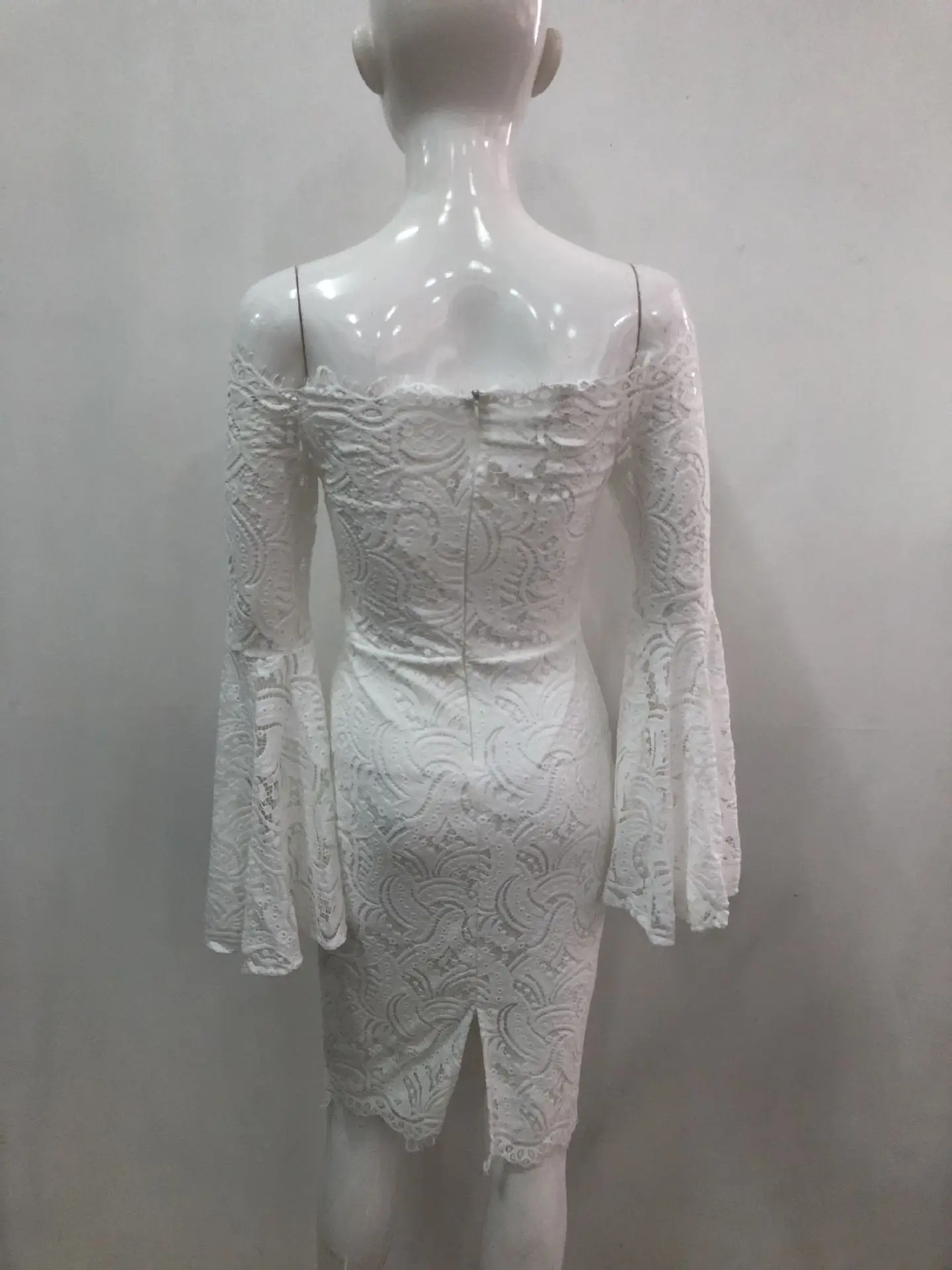 Женское кружевное платье с открытыми плечами и Расклешенным рукавом облегающее