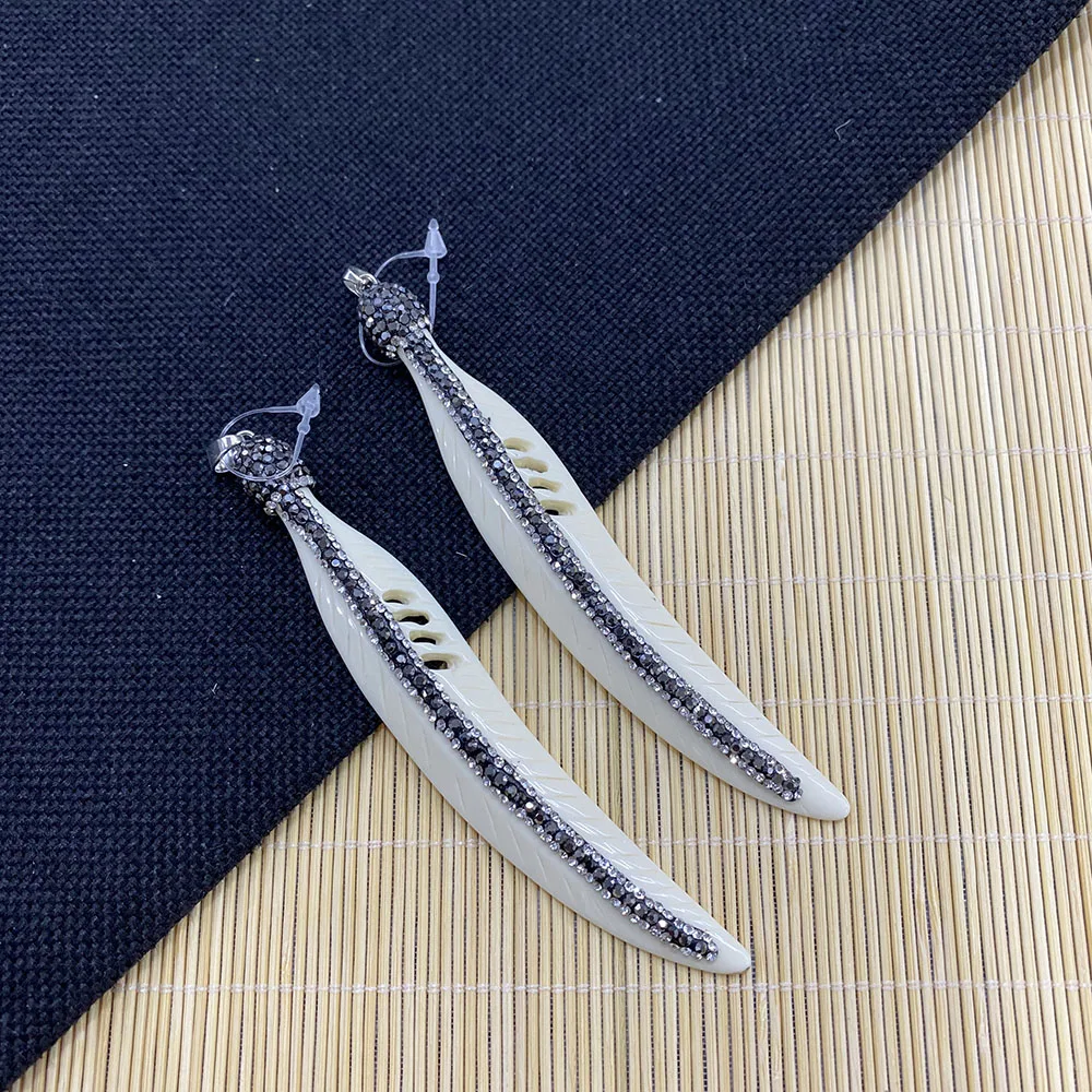 

Feather Shape Resin Pendant Attractive and Fashionable Necklace Earring Accessories for DIY Jewelry Making
