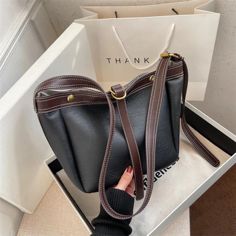 

Качественная мягкая сумка-мешок через плечо из искусственной кожи для женщин 2022 маленькие сумочки и кошельки Новый модный дизайн