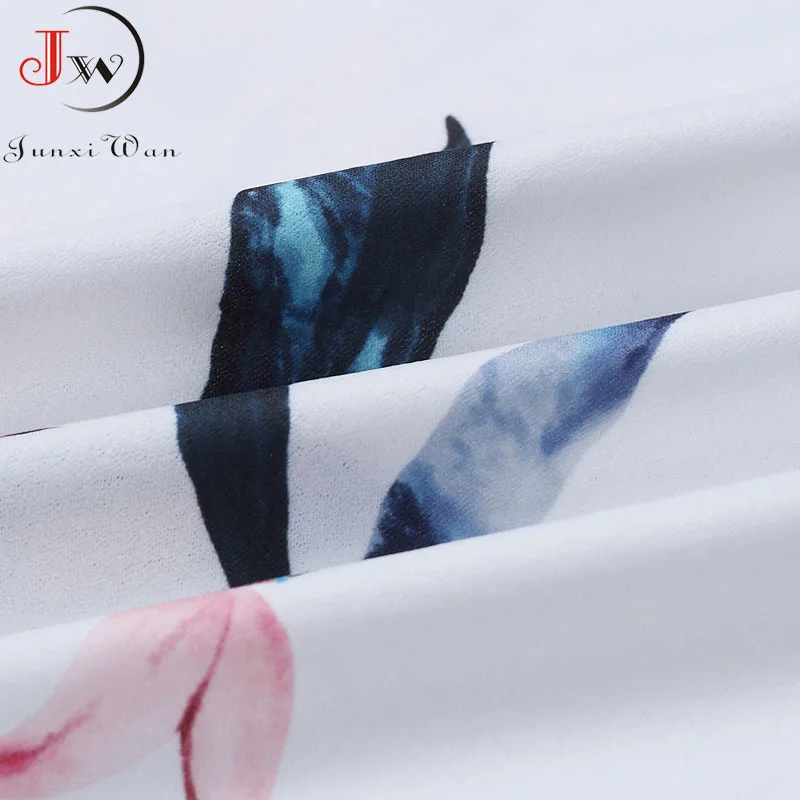 Женское облегающее платье без рукавов черное на тонких бретельках с оборками