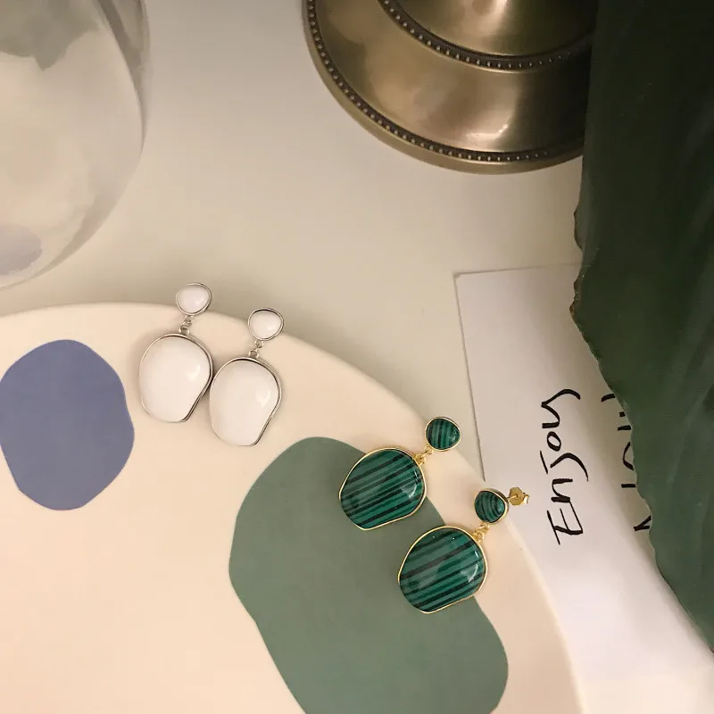 Женские серьги из серебра 925 пробы с малацитом зеленые/белые керамические модные