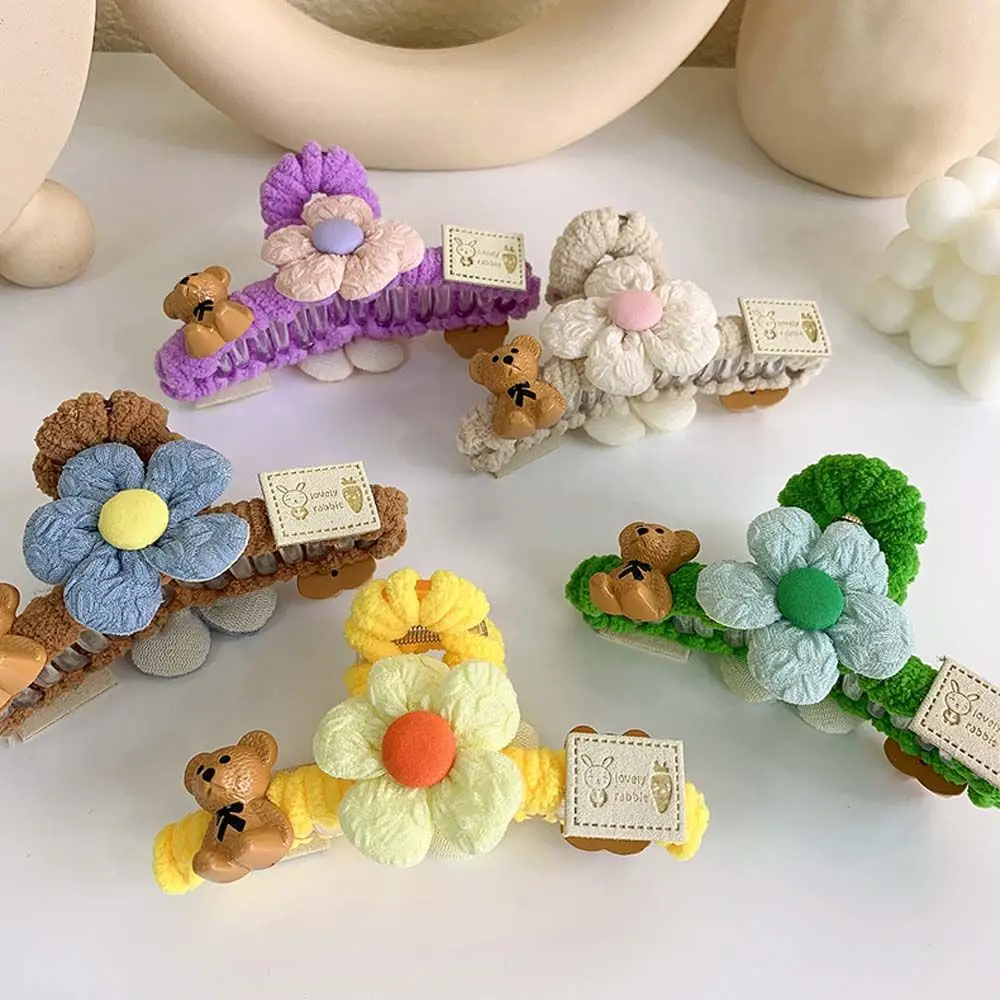 

Осенне-зимняя Новинка корейский стиль Вязаный цветок шпильки с медвежонком для девушек женщин женский задний головной убор заколка для вол...