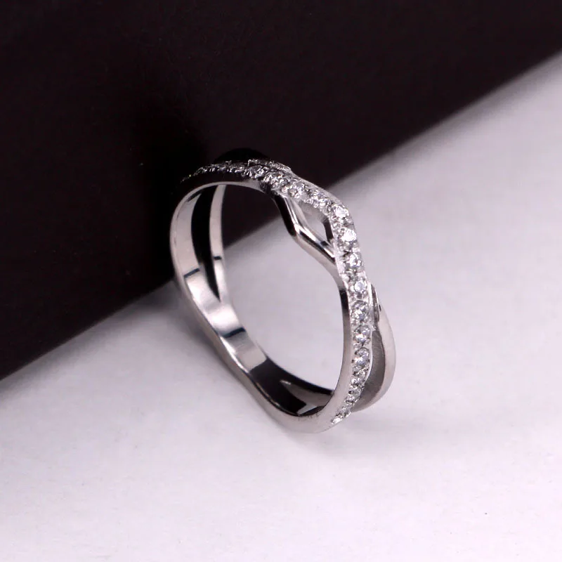 

Classic Beautiful Crossed Ring Stainless Steel High Quality Design Inlaid Zircon Ring For Women Rose Gold Jewelry Gift R717
