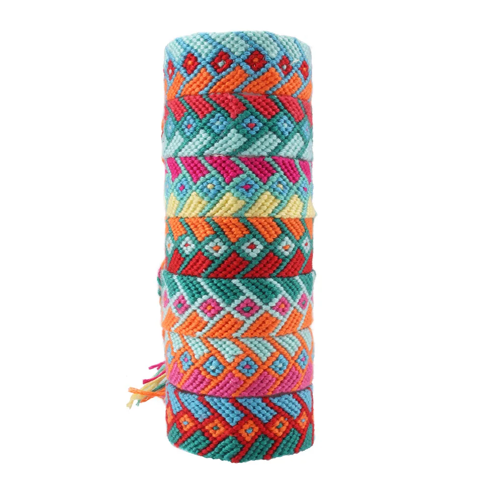 Фото Разноцветный плетеный браслет дружбы в стиле бохо с шевроном и рыбками для
