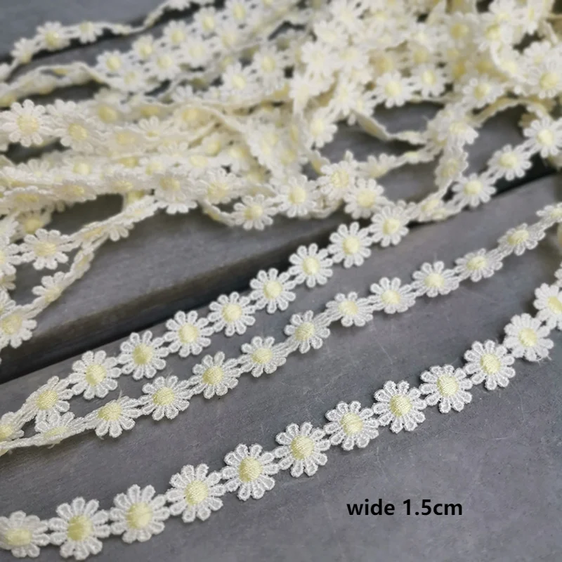 

1.5cm wide small daisy water-soluble lace fabric is all used for sewing accessories, dresses, baby clothes, fabric trim