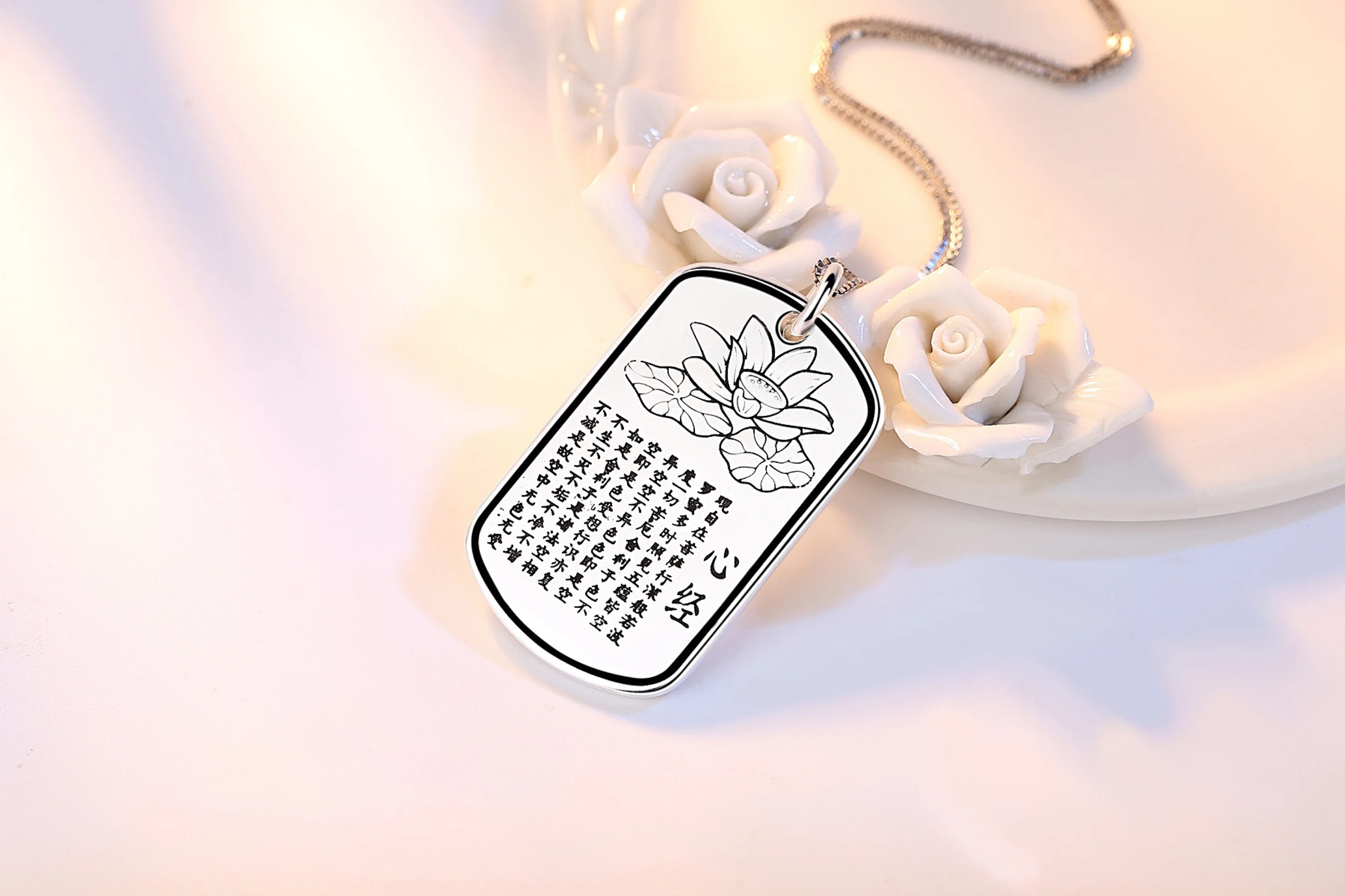 Медный ювелирный амулет ModaOne серебристого цвета Будда лотос Балтийский Лотос