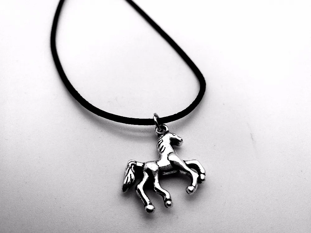 

Милое античное серебряное ожерелье бегущая лошадь Счастливый мультфильм минималистичный Единорог на веревочке кожаные ожерелья для животных Ювелирные изделия