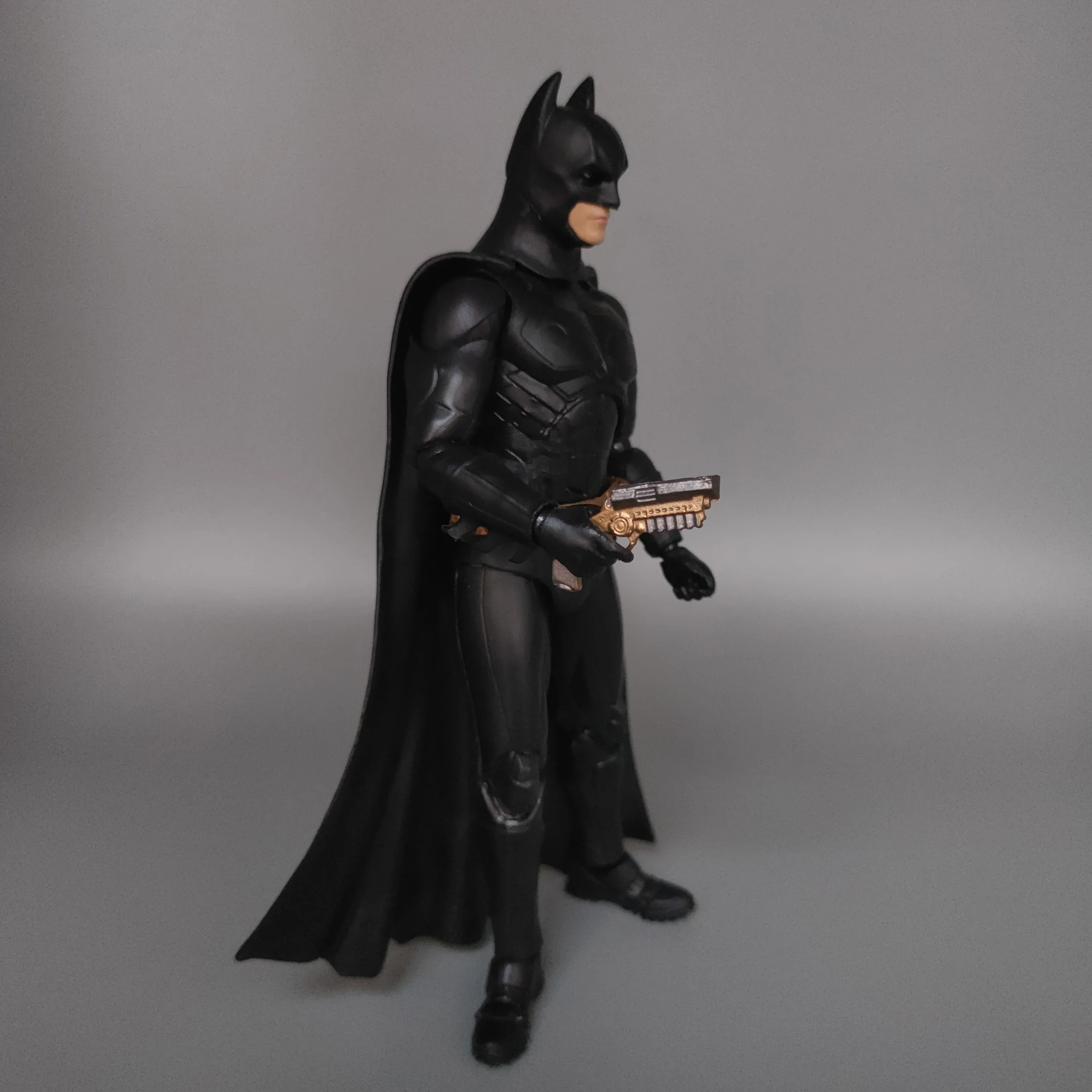 Фото DCC Movie Bat-Hero Begins Черный костюм Свободная фигурка №4