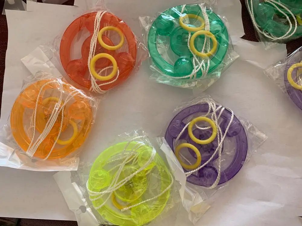

Pull-line flashing flywheel Hand-drawn luminous flying saucer Gyro Children's light toy