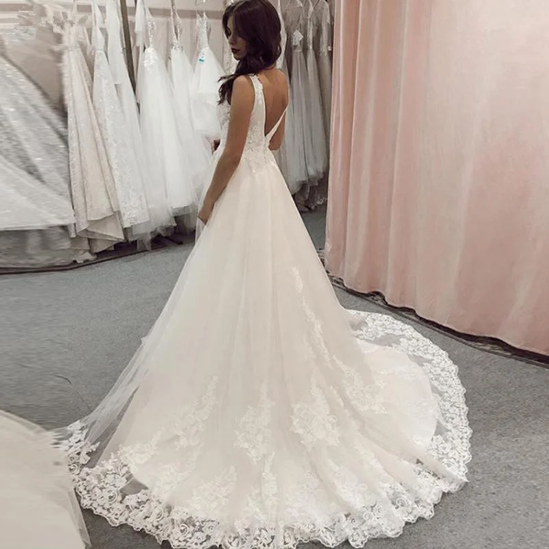 Elegant Wedding Dresses 2020 New Sleeveless V Neck Sexy Backless A Line Court Train Lace Appliques Bridal Gowns Vestido de Noiva