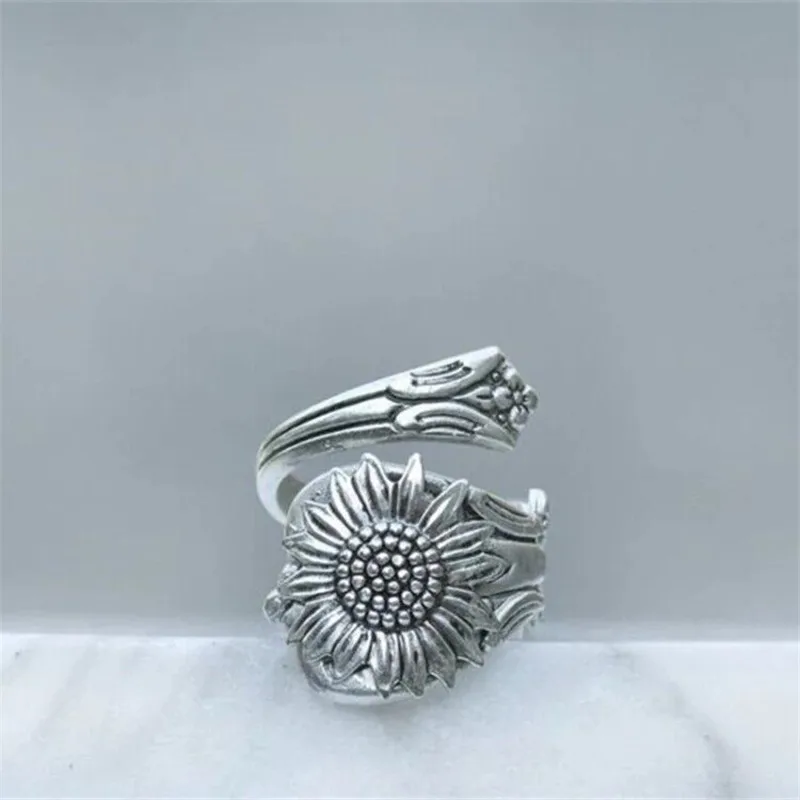 

Vintage Daisy Ring For Women Trendy Personality Temperament Unique Creative Rings Female Fashion Jewelry Gift Accessory Party