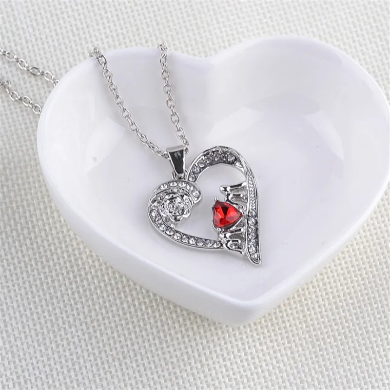 Ожерелье с кулоном в виде сердечко серебряного цвета для мамы подарок | Украшения